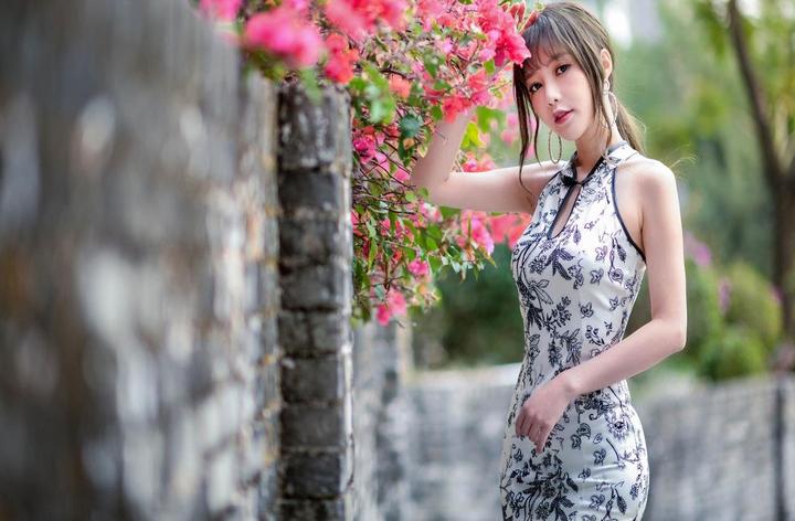 美食探索中的舌头